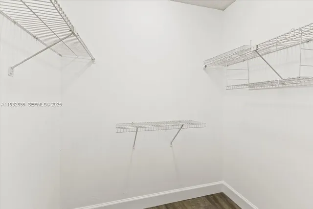 $2,400 | 302 Lakeview Drive, Unit 203, Weston, FL 33326