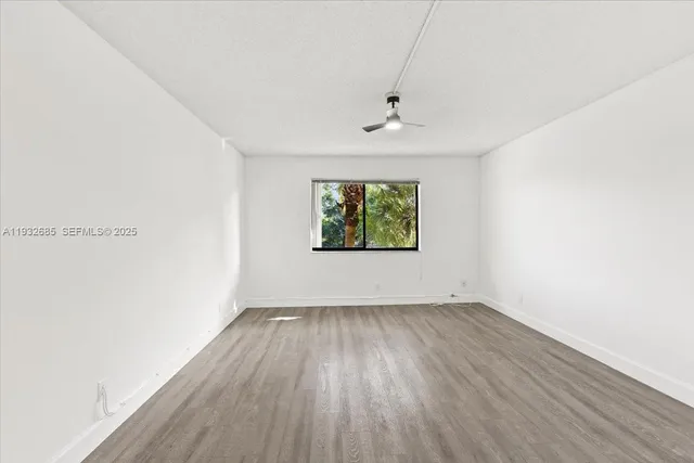 $2,400 | 302 Lakeview Drive, Unit 203, Weston, FL 33326