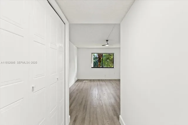 $2,400 | 302 Lakeview Drive, Unit 203, Weston, FL 33326