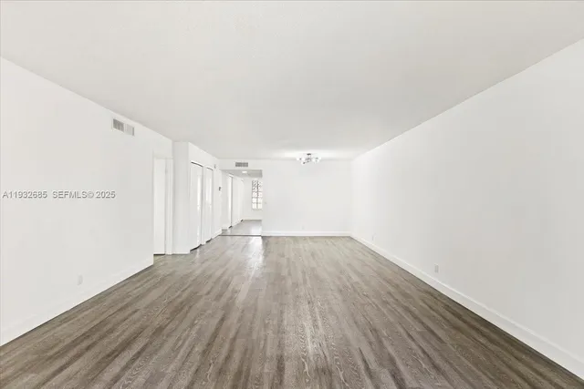 $2,400 | 302 Lakeview Drive, Unit 203, Weston, FL 33326