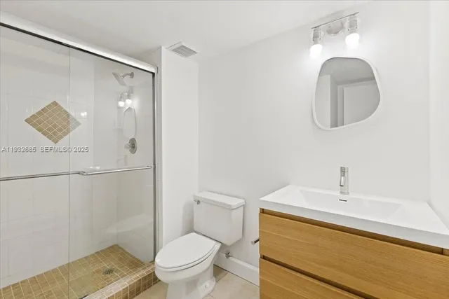 $2,400 | 302 Lakeview Drive, Unit 203, Weston, FL 33326