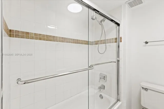 $2,400 | 302 Lakeview Drive, Unit 203, Weston, FL 33326