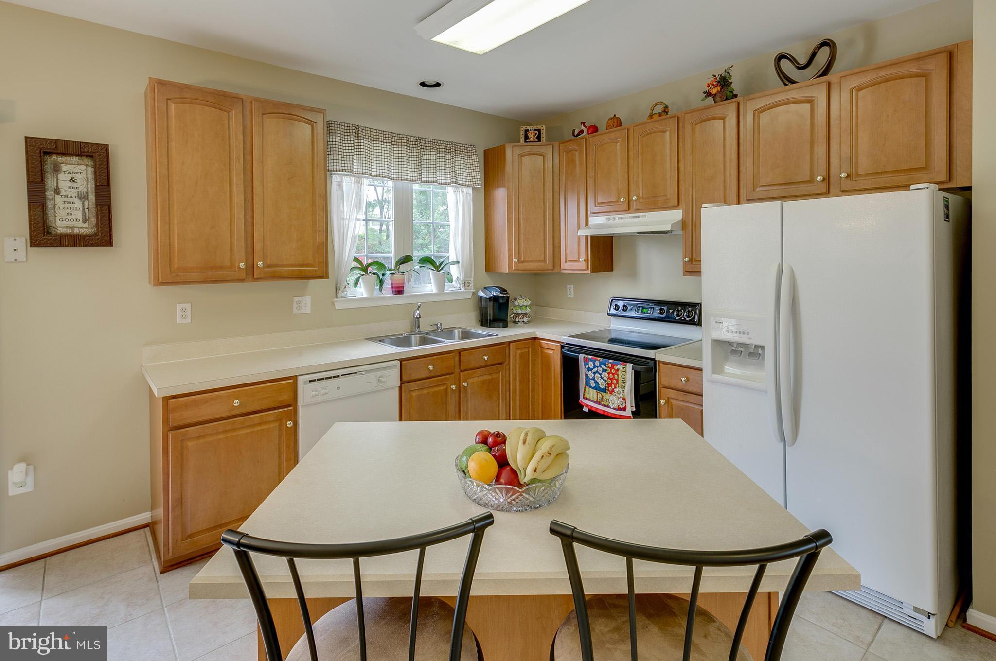 5905 Fairlee Road Elkridge, MD 21075 - Photo 8 of 30 42" maple cabinets