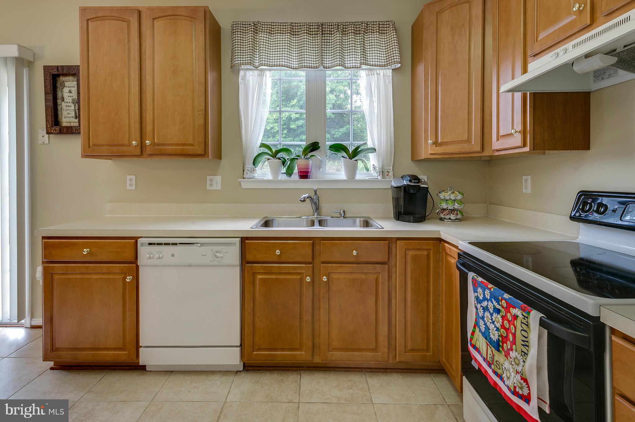 5905 Fairlee Road Elkridge, MD 21075 - Photo 9 of 30 18" ceramic tile floors