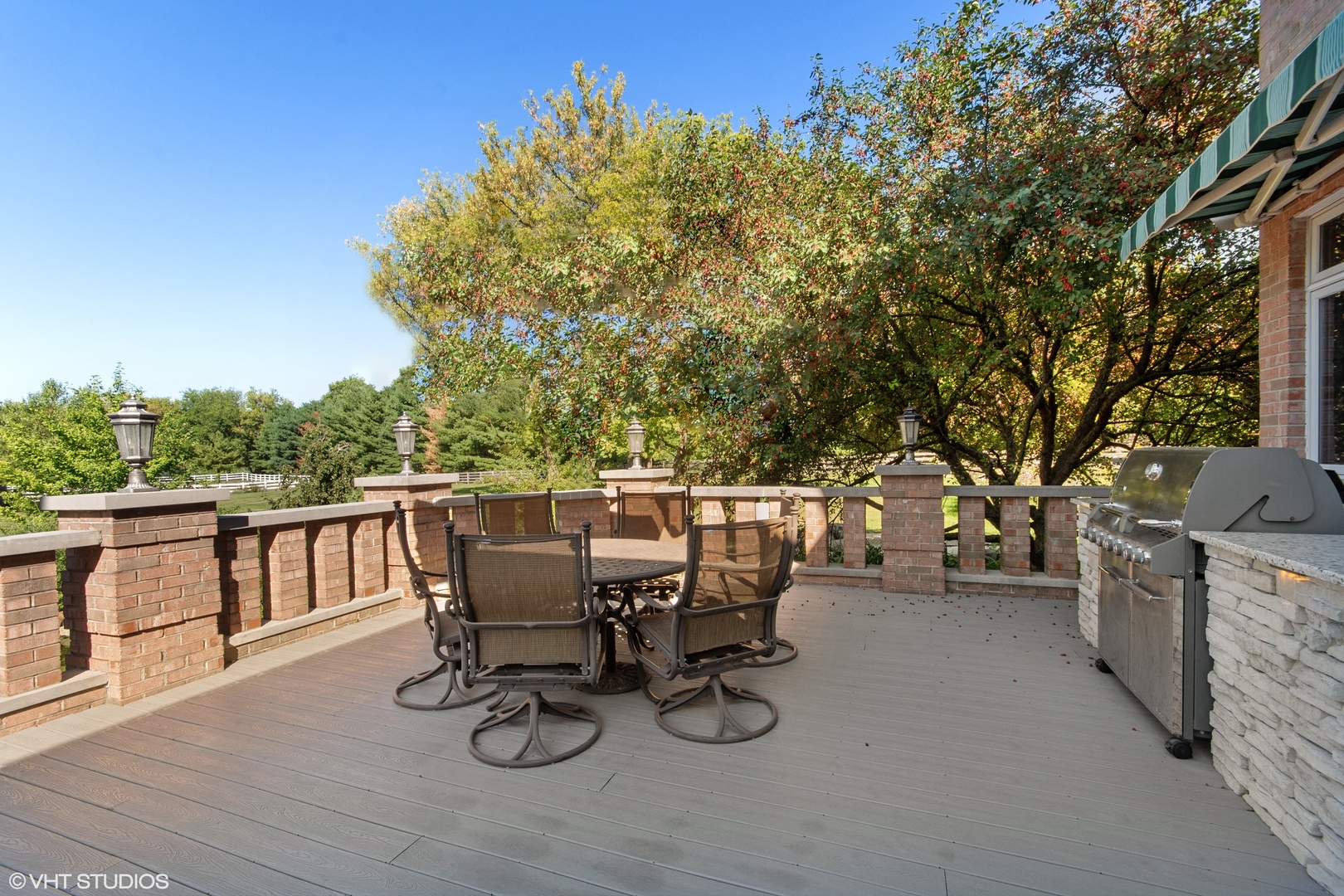 11 Moate Lane Barrington Hills, IL 60010 - Photo 40 of 71 a view of a terrace with furniture