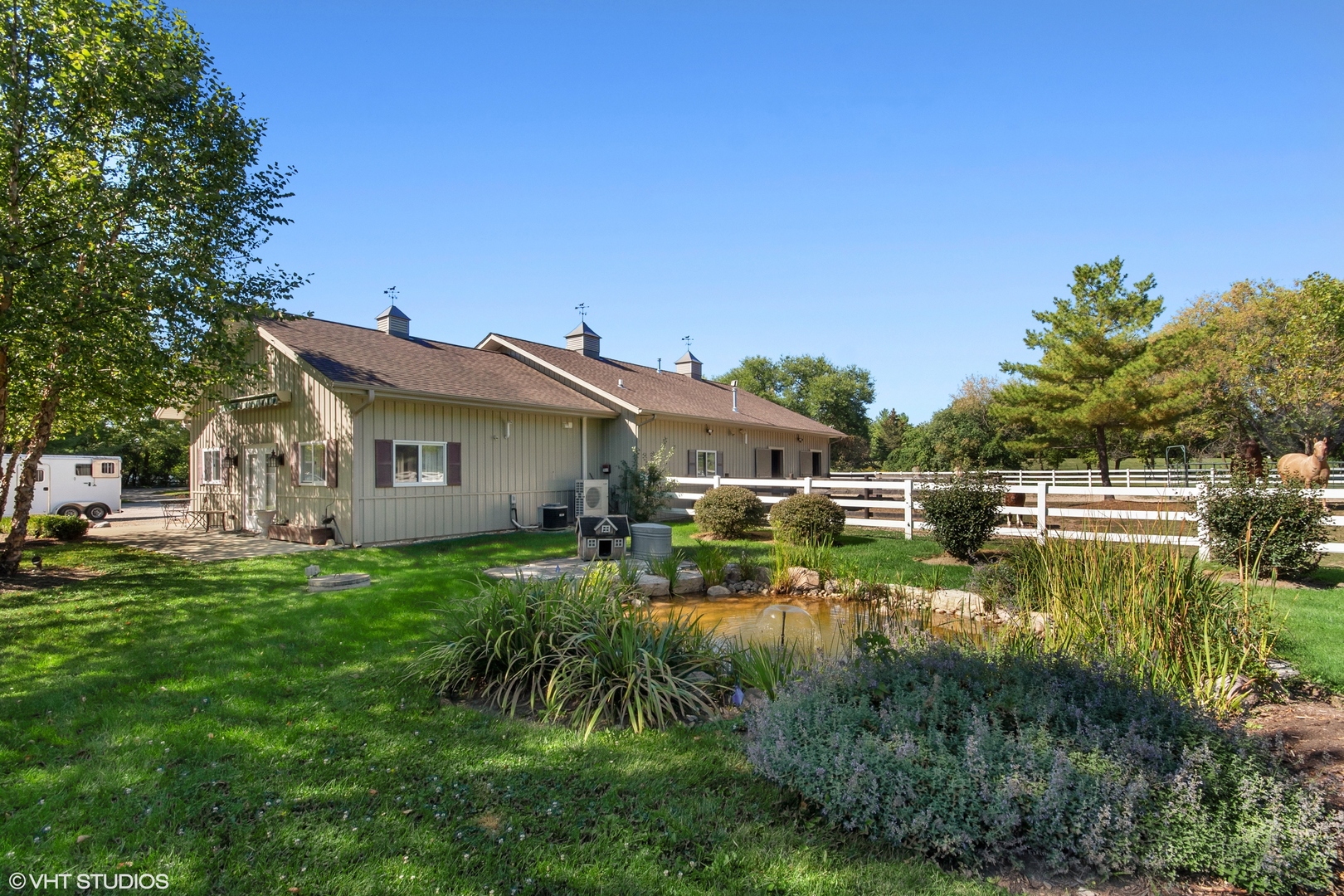 11 Moate Lane Barrington Hills, IL 60010 - Photo 64 of 71 a backyard of a house with table and chairs