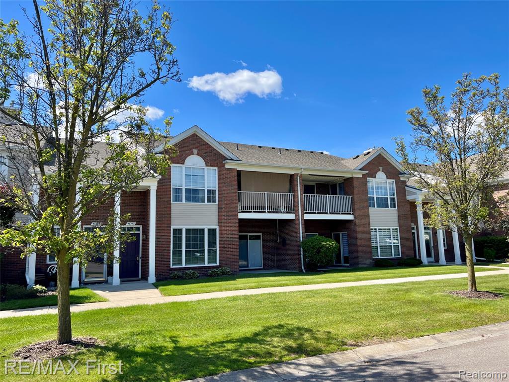 46117 Rhodes Drive, Unit 298 Macomb, MI 48044 - Photo 1 of 28 Gallery Image 1