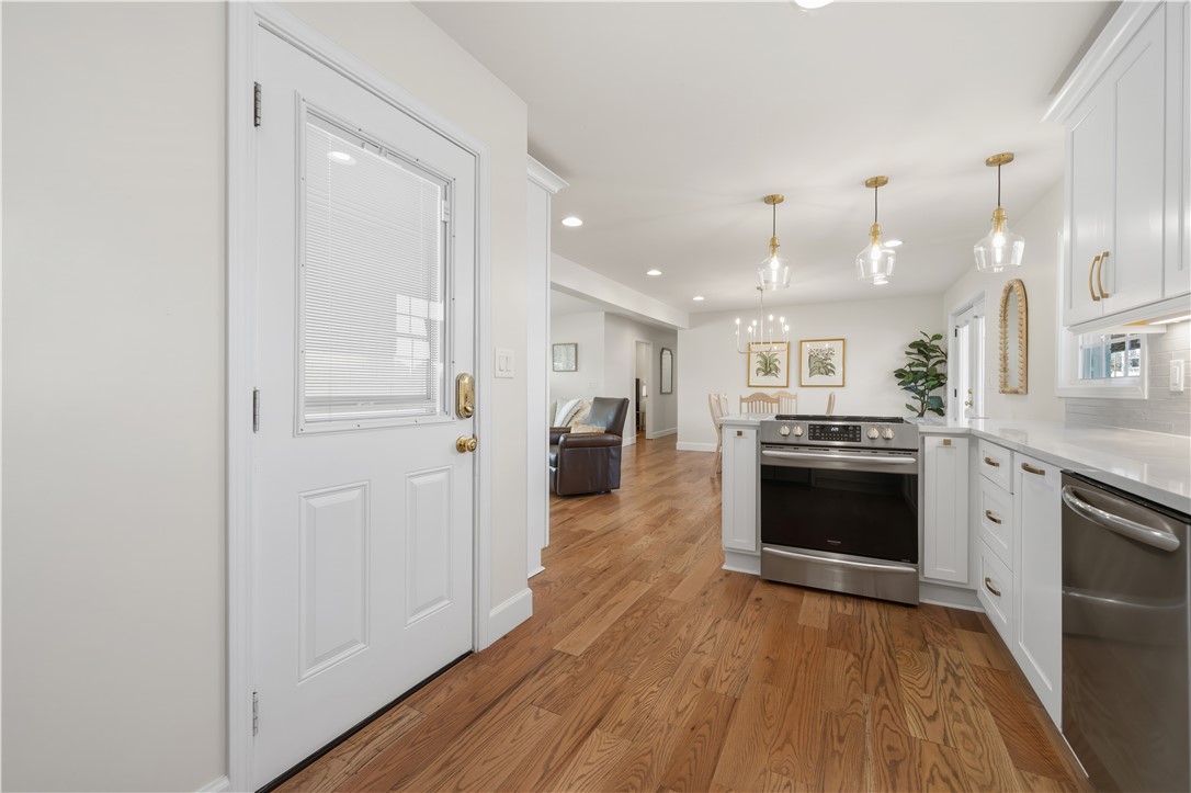 640 Old Salem Road Seneca, SC 29672 - Photo 8 of 32 This inviting home features gleaming hardwood floors and an open concept kitchen perfect for entertaining.