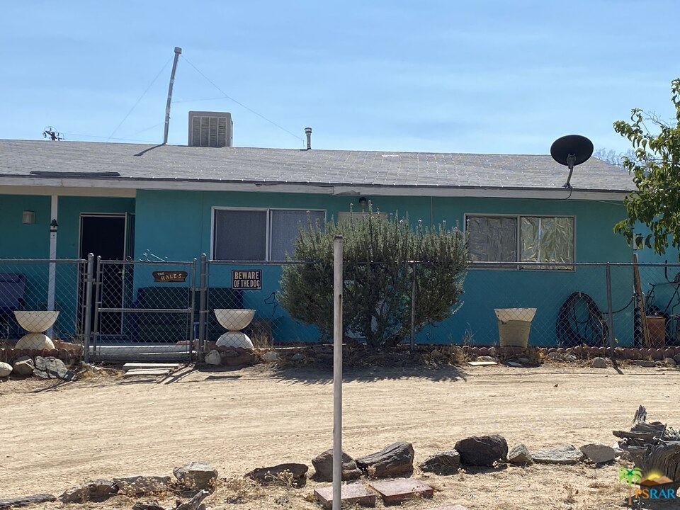 6638 Outpost Road Joshua Tree, CA 92252 - Photo 7 of 11 a front view of a house