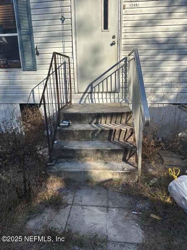 12491 Northeast 88th Lane Bronson, FL 32621 - Photo 141 of 183 a view of entryway with wooden floor