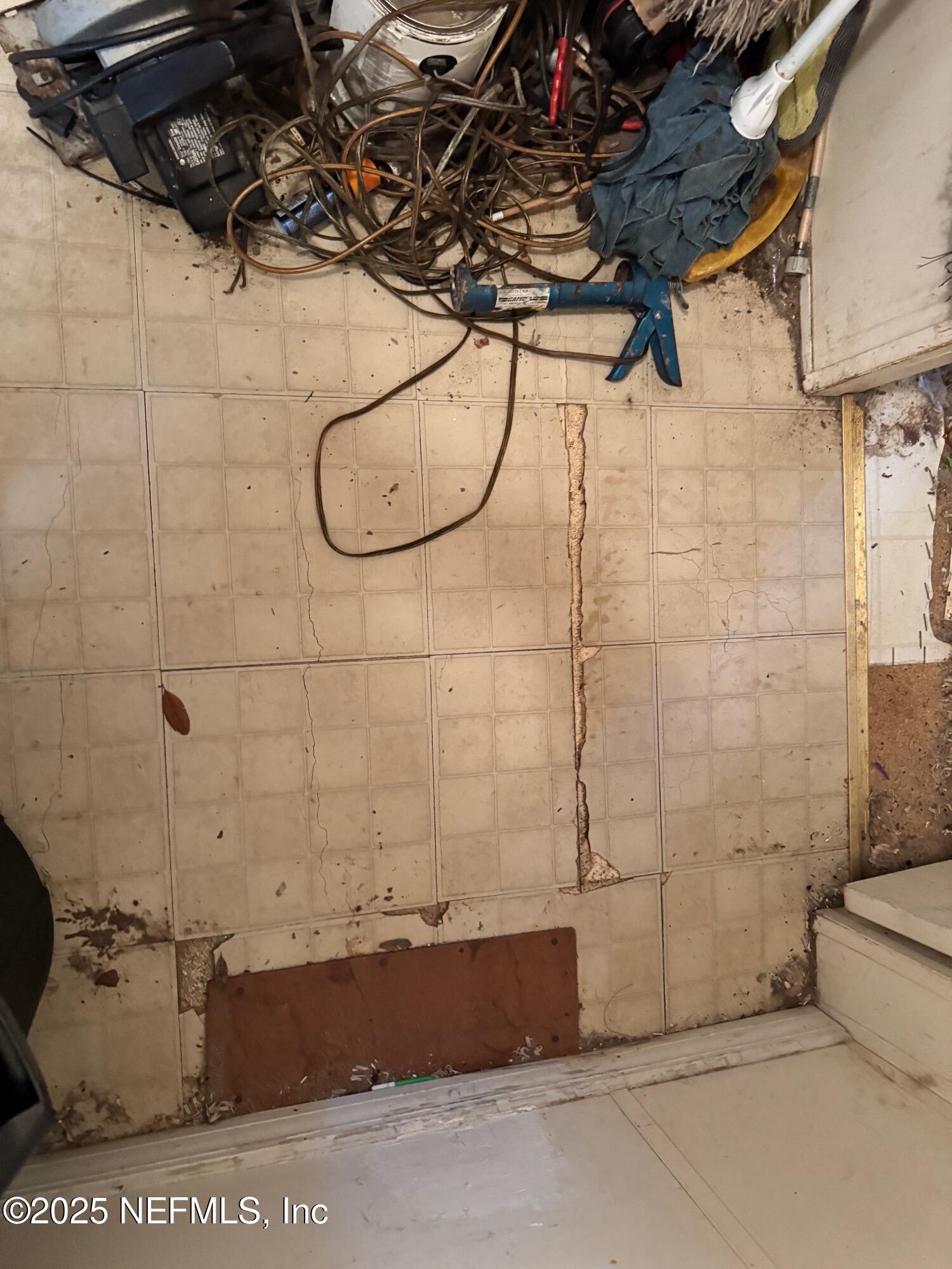 12491 Northeast 88th Lane Bronson, FL 32621 - Photo 159 of 183 a bathroom with a shower