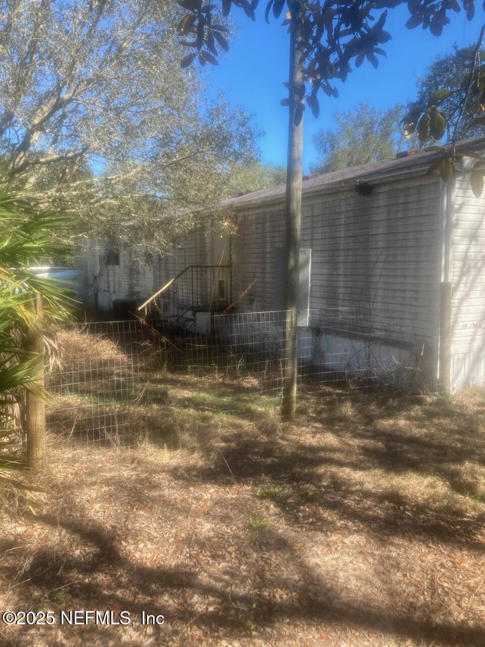 12491 Northeast 88th Lane Bronson, FL 32621 - Photo 7 of 183 a view of a backyard of the house