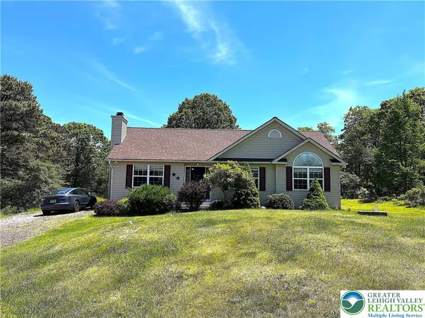 $2,000 | 1646 Clover Road, Long Pond, PA 18334