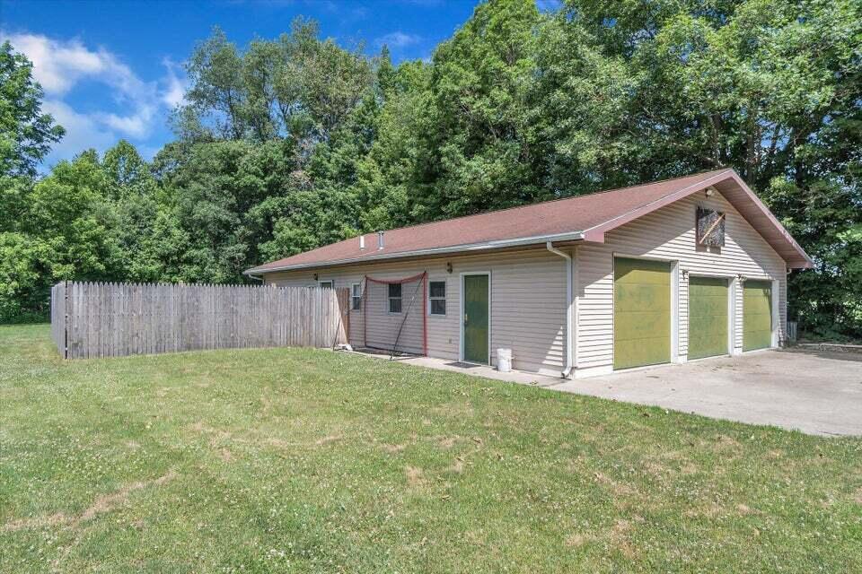 722 Clarendon Road Quincy, MI 49082 - Photo 12 of 57 57