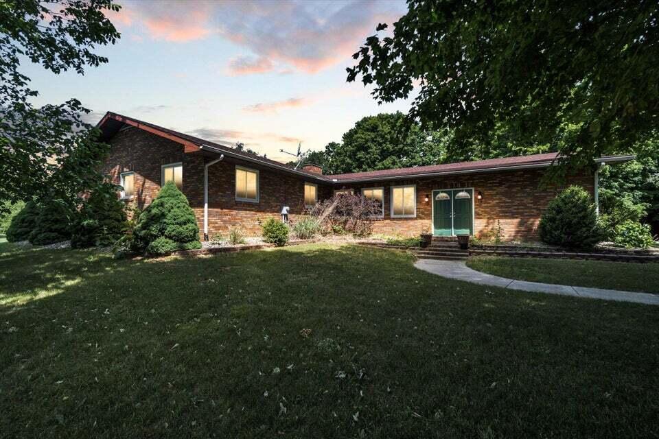 722 Clarendon Road Quincy, MI 49082 - Photo 2 of 57 1