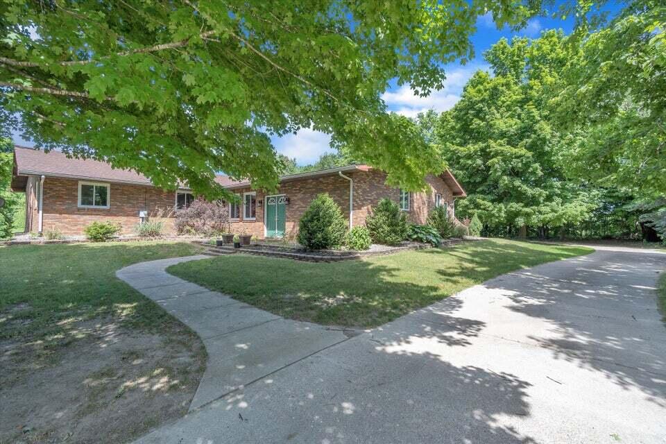722 Clarendon Road Quincy, MI 49082 - Photo 3 of 57 2