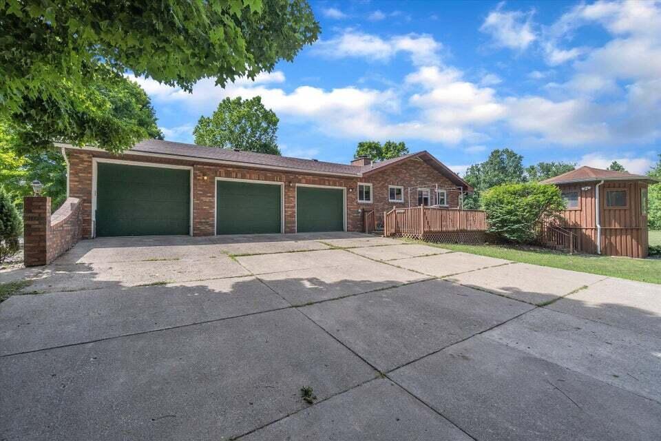 722 Clarendon Road Quincy, MI 49082 - Photo 5 of 57 52