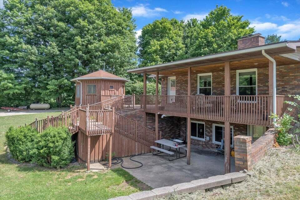 722 Clarendon Road Quincy, MI 49082 - Photo 6 of 57 56
