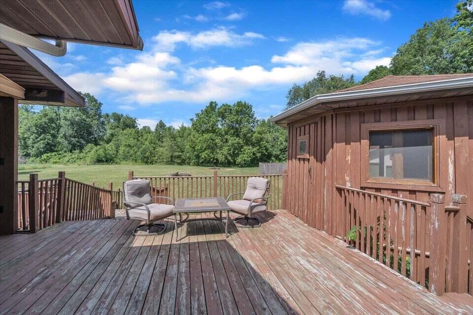 722 Clarendon Road Quincy, MI 49082 - Photo 8 of 57 51