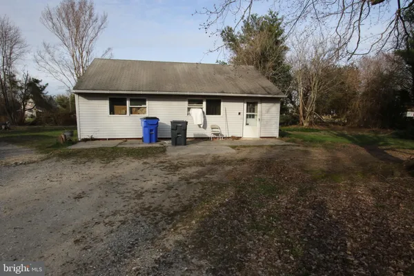 a view of a house with a yard and garage