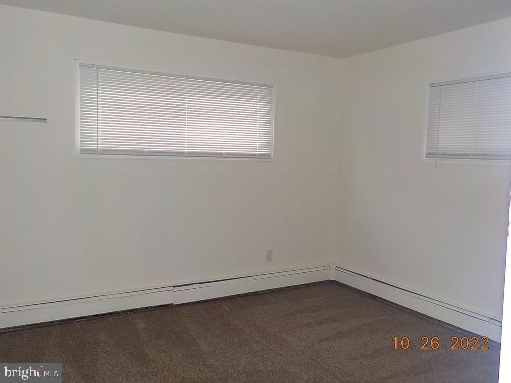 1109 Montgomery Road Wilmington, DE 19805 - Photo 7 of 11 an empty room with a window