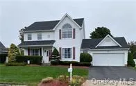 $729,999 | 32 Willowbend Lane, Holtsville, NY 11742