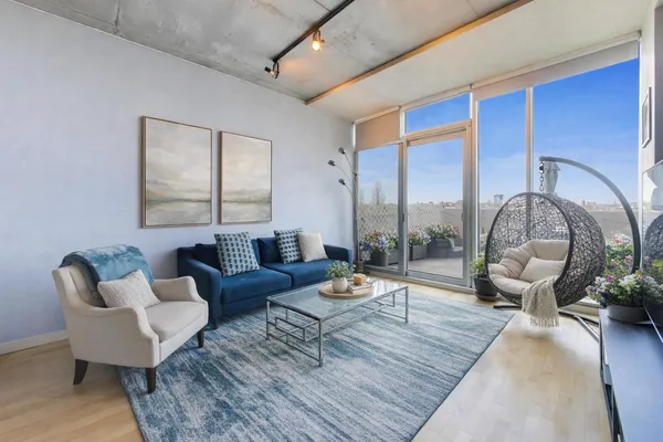 $375,000 | 1720 South Michigan Avenue, Unit 812, Chicago, IL 60616