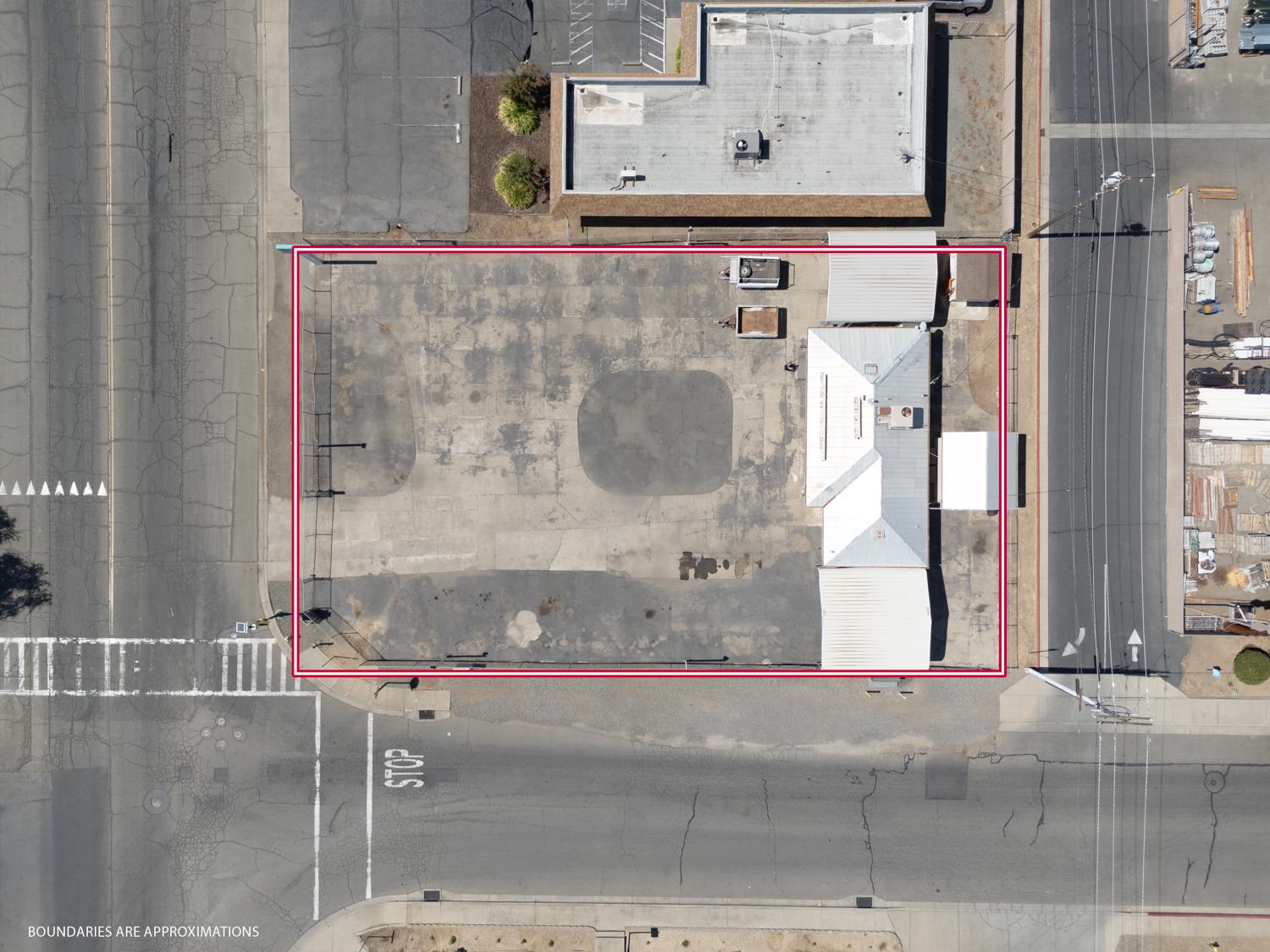 33 East Gridley Road Gridley, CA 95948 - Photo 8 of 50 a bathroom with a bathtub and shower