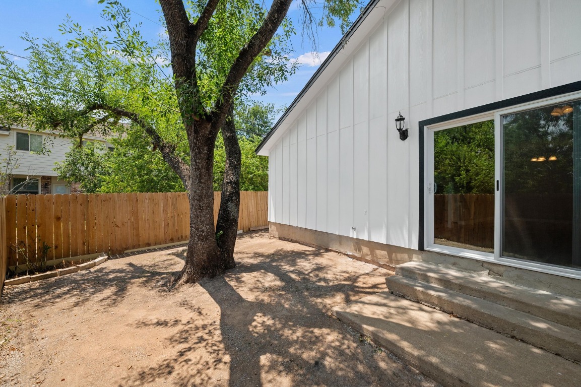 16016 Fitchburg Circle Pflugerville, TX 78660 - Photo 21 of 22 a backyard of a house