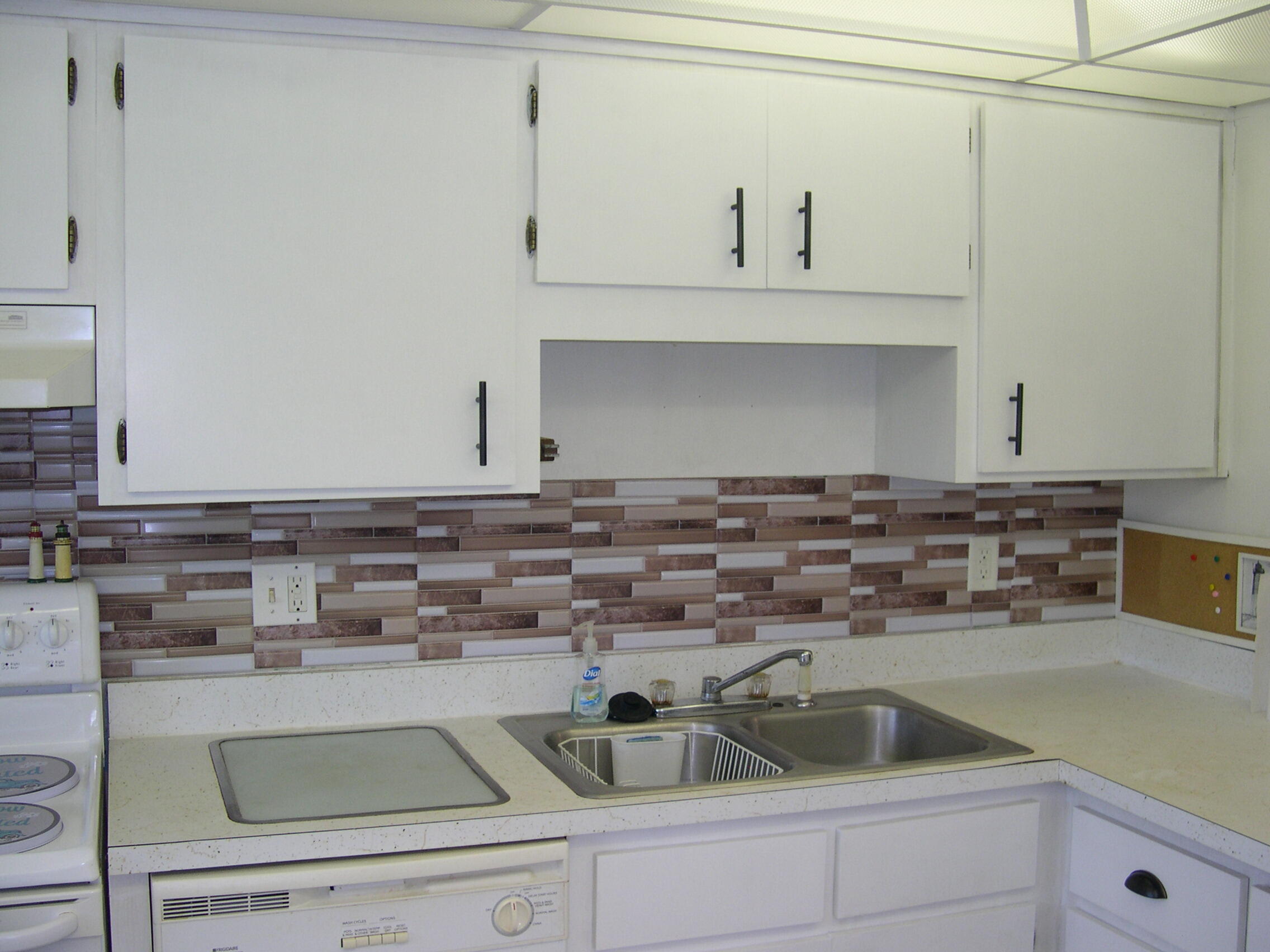 1172 Commodore Court, Unit 204 Fort Pierce, FL 34949 - Photo 7 of 41 Kitchen