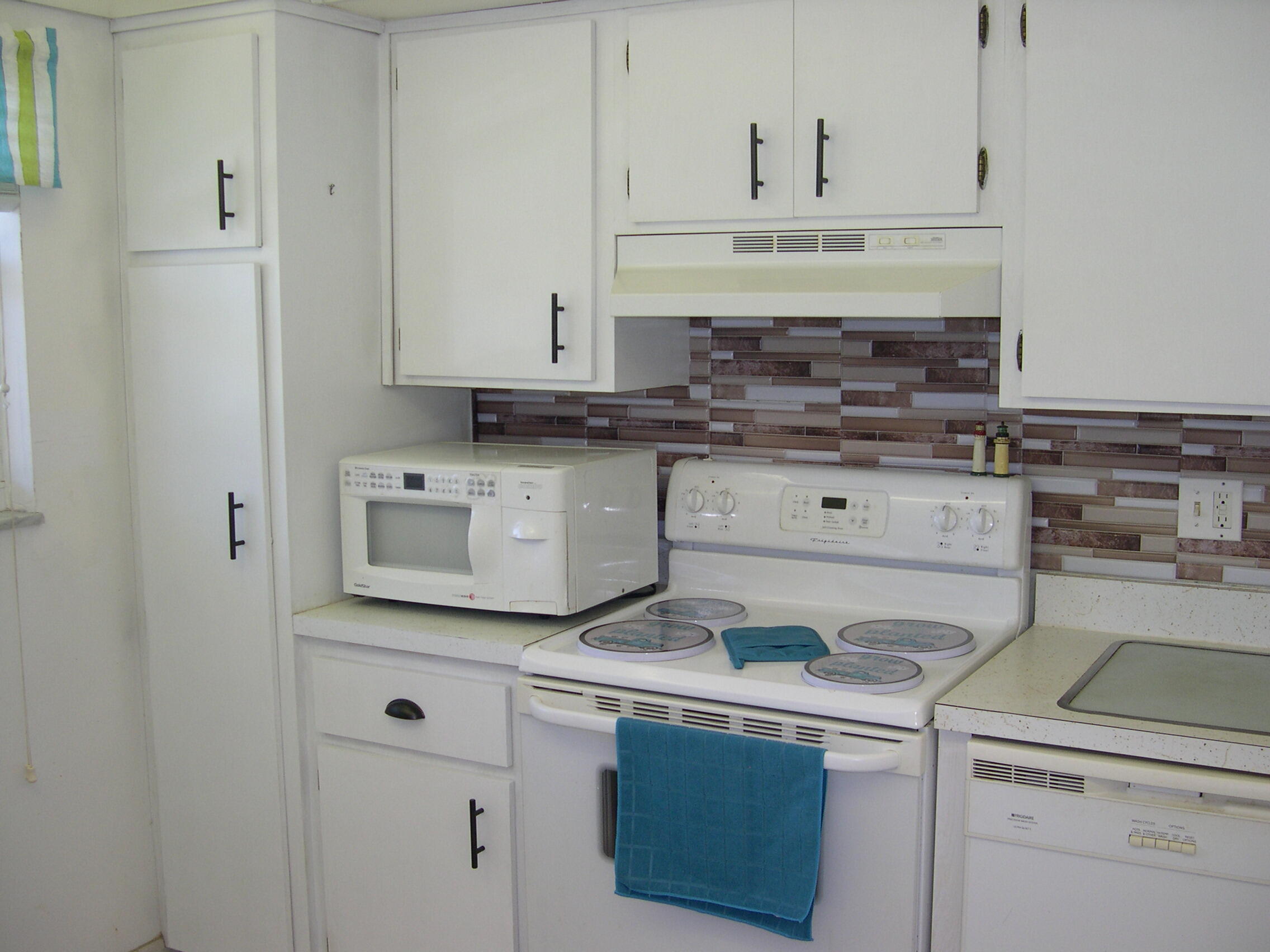 1172 Commodore Court, Unit 204 Fort Pierce, FL 34949 - Photo 8 of 41 Kitchen
