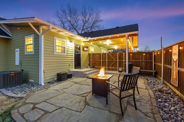 $327,900 | 110 East Houston Street, Leonard, TX 75452