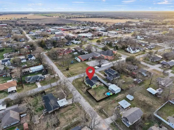 $327,900 | 110 East Houston Street, Leonard, TX 75452