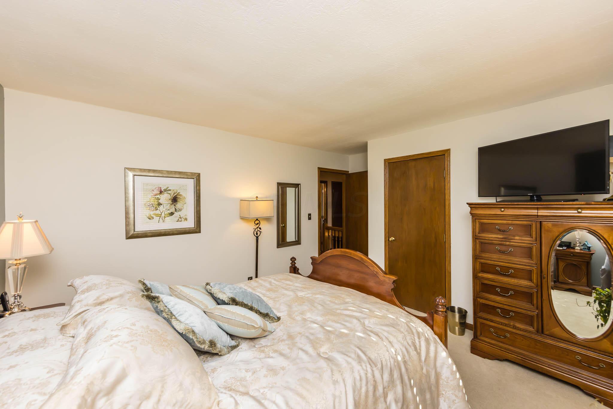 901 Riva Ridge Boulevard Columbus, OH 43230 - Photo 34 of 48 12' x 12'6" Bedroom #2