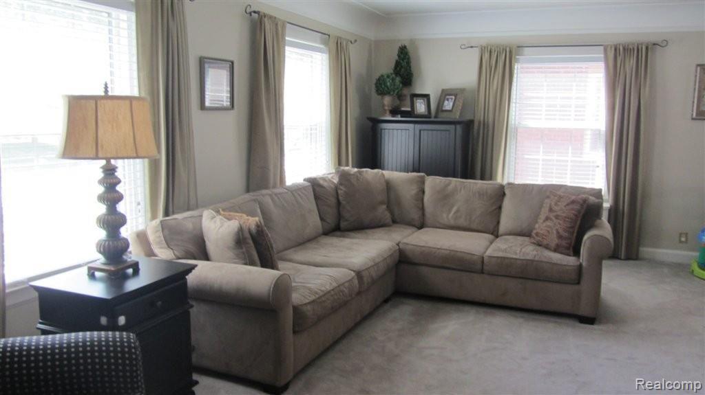 1654 Newcastle Road Grosse Pointe, MI 48236 - Photo 2 of 21 IMG_0218.JPG