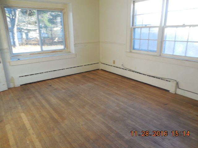 36 Jenness Street Rochester, NH 03867 - Photo 5 of 10