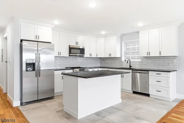 $2,850 | 129 Mt Pleasant Avenue, Unit 2, Newark, NJ 07104