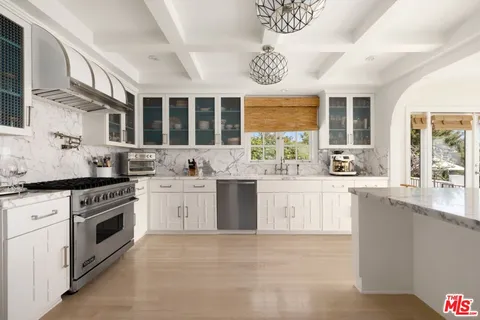 $15,000 | 6650 Whitley Terrace, Los Angeles, CA 90068