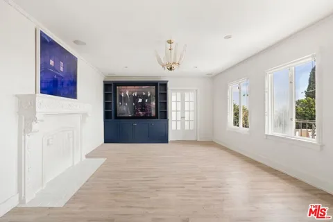 $15,000 | 6650 Whitley Terrace, Los Angeles, CA 90068