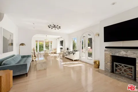 $15,000 | 6650 Whitley Terrace, Los Angeles, CA 90068