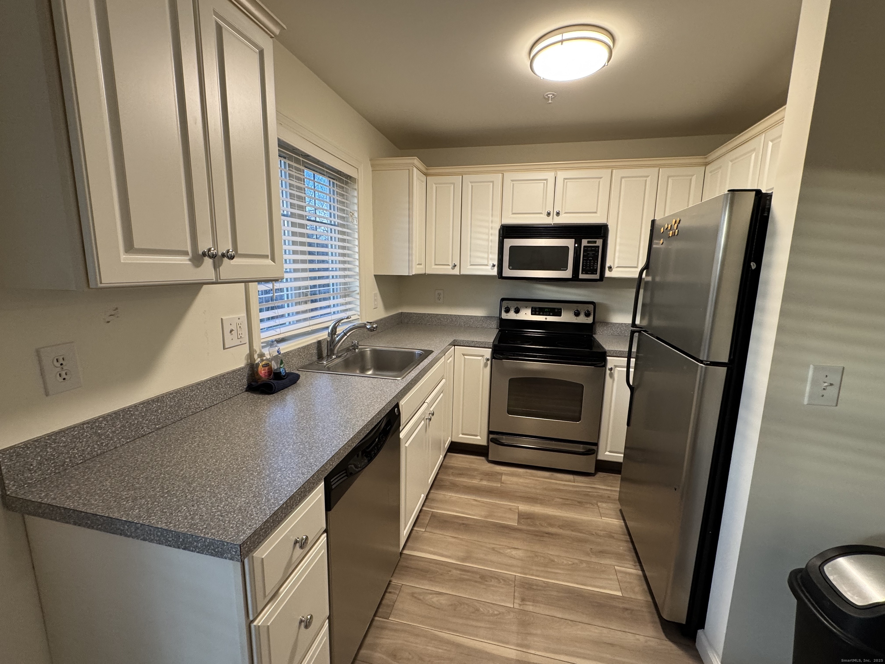 20 Orchard Street, Unit 306 Brookfield, CT 06804 - Photo 6 of 9