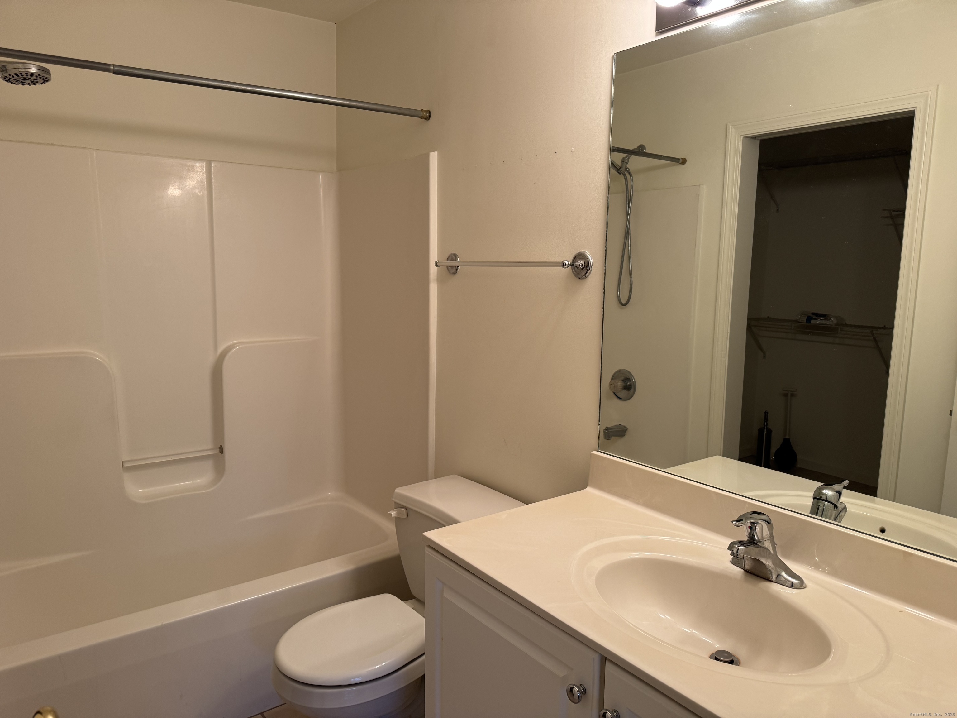 20 Orchard Street, Unit 306 Brookfield, CT 06804 - Photo 8 of 9