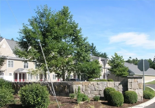 $1,950 | 20 Orchard Street, Unit 306, Brookfield, CT 06804