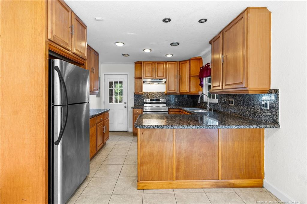 161 Summerhill Road Fayetteville, NC 28303 - Photo 23 of 36 a kitchen with stainless steel appliances granite countertop a refrigerator and a stove