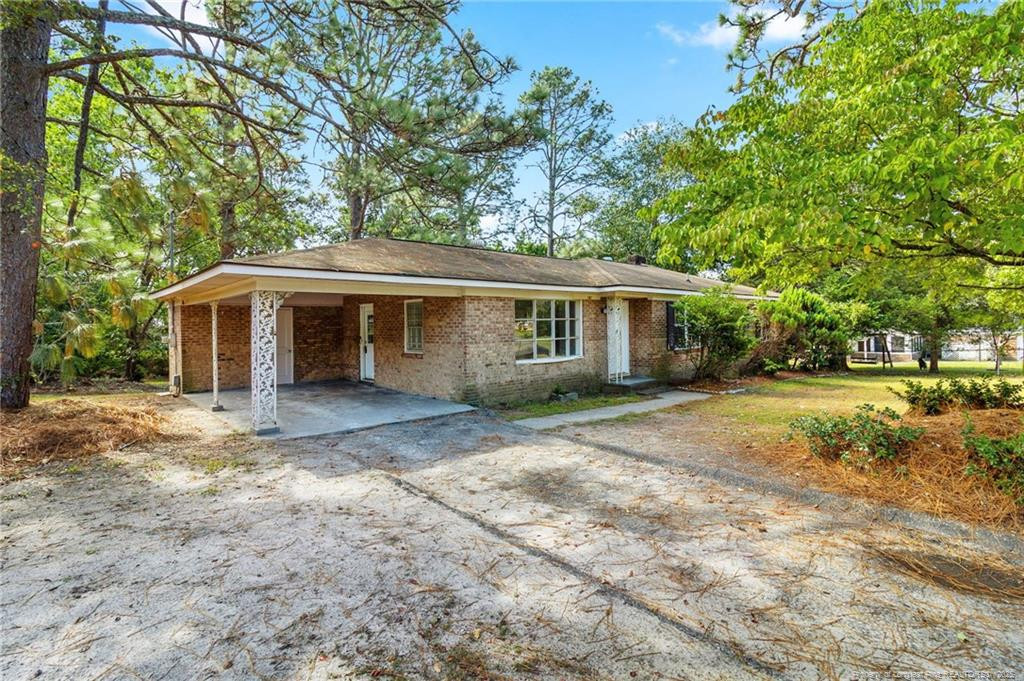 161 Summerhill Road Fayetteville, NC 28303 - Photo 4 of 36 a view of a house with a yard