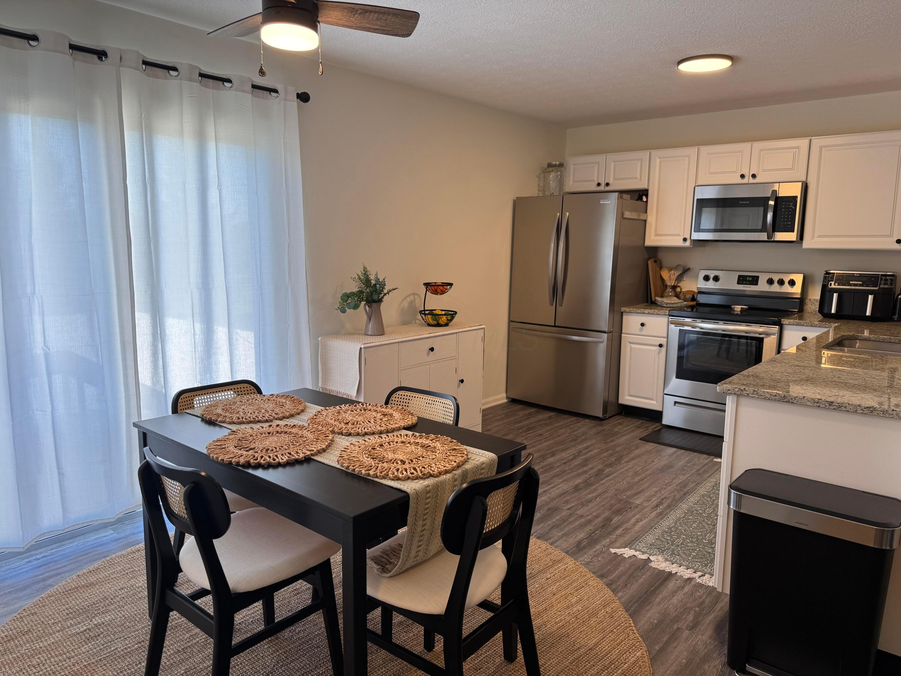 492 Autumn Ridge Circle Pickerington, OH 43147 - Photo 5 of 31 Dining Area