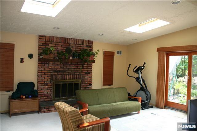 82 Heatherhill Road Cresskill, NJ 07626 - Photo 8 of 9