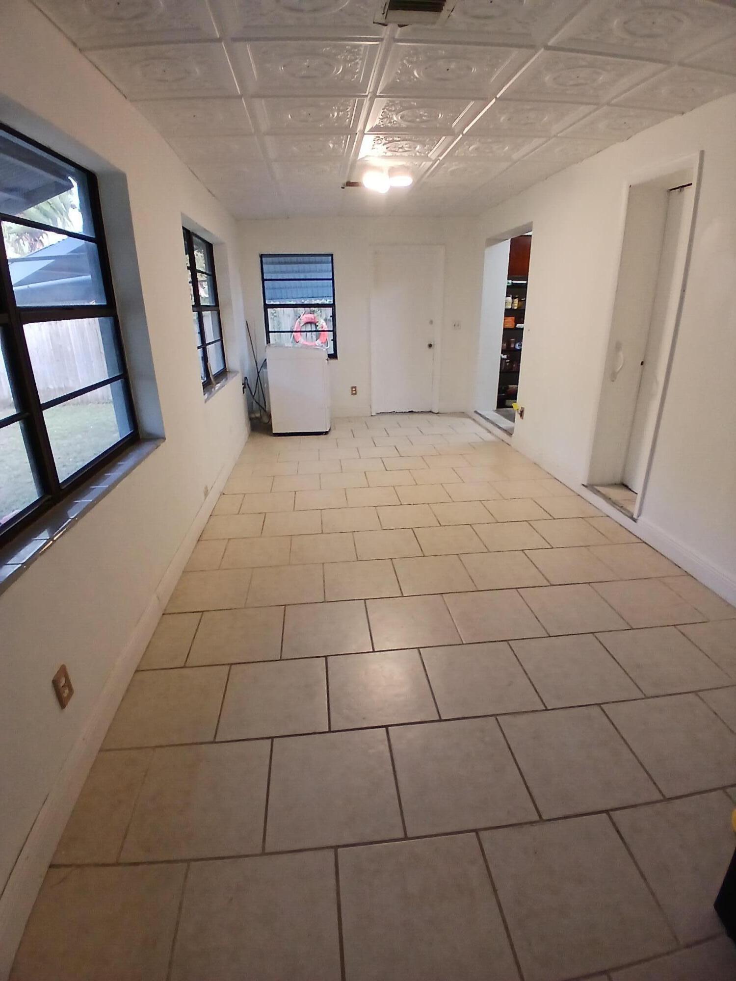 239 Gulfstream Boulevard Boynton Beach, FL 33435 - Photo 5 of 6 a view of a livingroom with an empty space and window