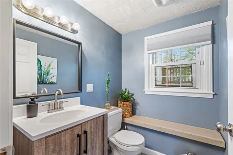 $899,000 | 7 Meadowbrook Drive, Barrington, RI 02806