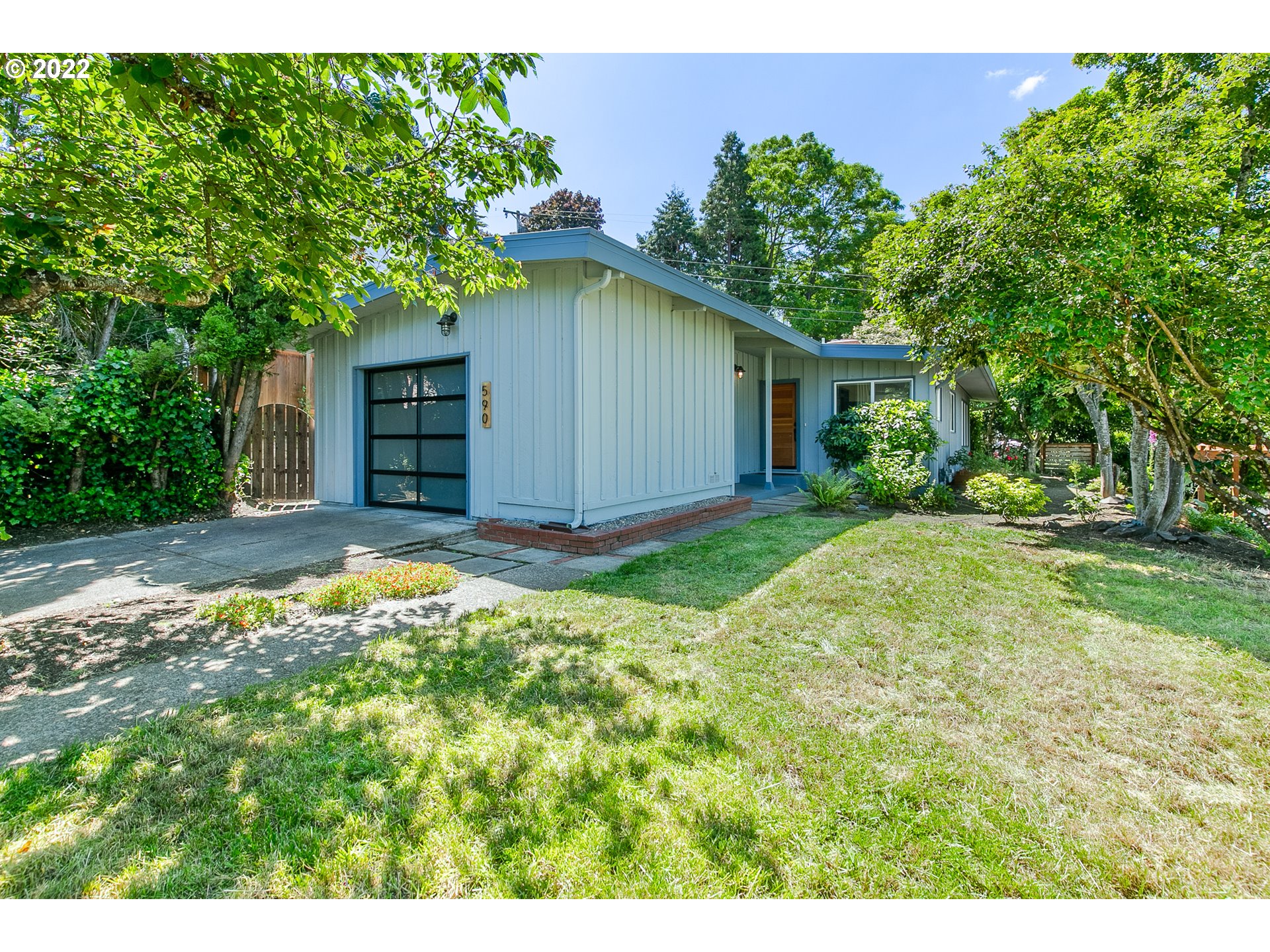 590 West 25th Place Eugene, OR 97405 - Photo 1 of 30